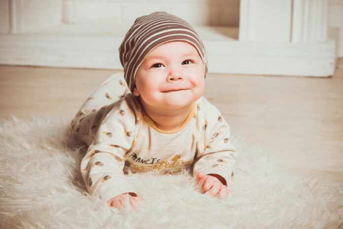 Mát xa thường xuyên giúp trẻ sơ sinh dễ ngủ và ngủ ngon hơn (Nguồn: Internet)