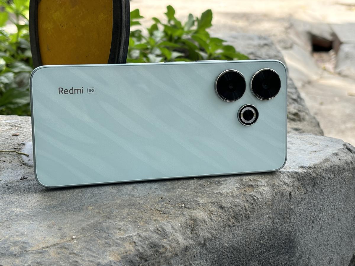 Redmi 13 5G thu hút với thiết kế camera khá giống iPhone, mang đến vẻ ngoài sang trọng và hiện đại (Ảnh: Internet)