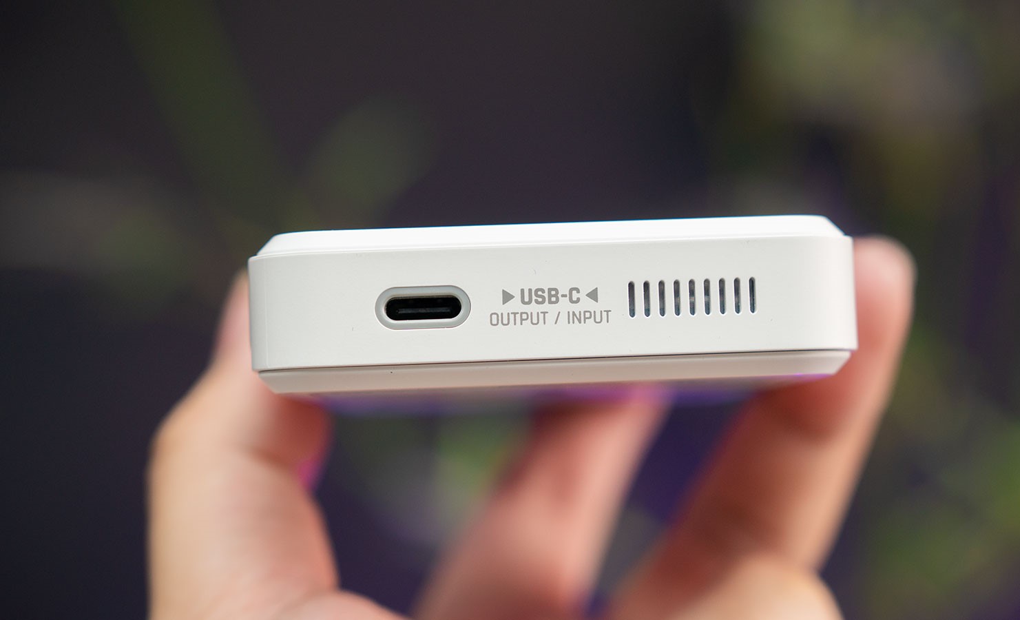 SHARGE ICEMAG 20W còn được tích hợp thêm cổng USB-C với công suất tối đa 20W, đáp ứng nhu cầu sạc nhanh cho hầu hết các điện thoại thông minh hiện nay như Pixel 7 Pro, Galaxy S24 Ultra hay iPhone 15 Pro Max (Ảnh: Internet)