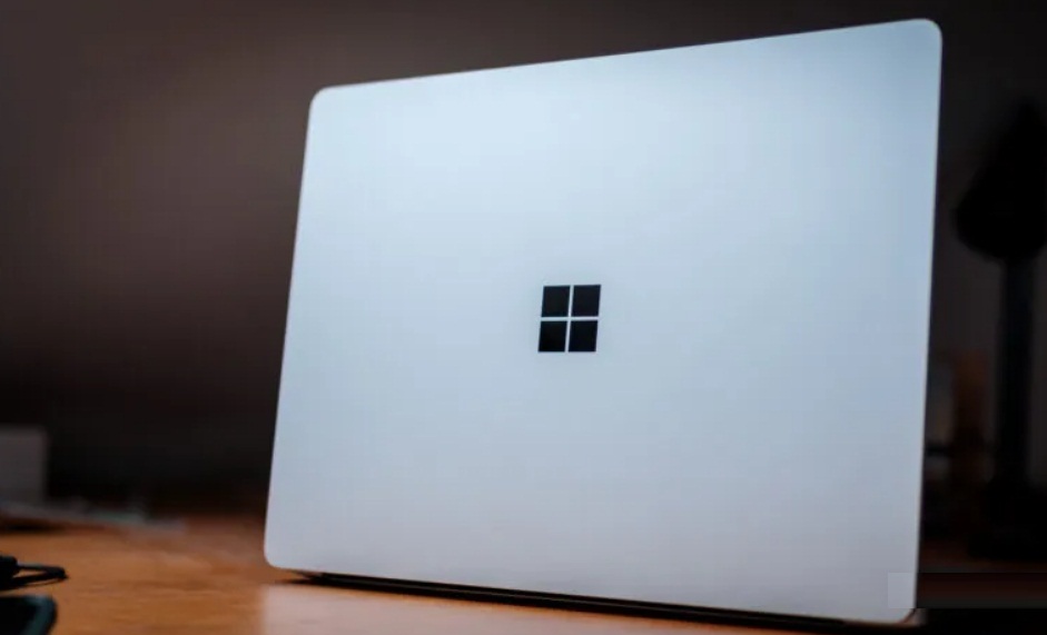 Surface Laptop thế hệ 7 với mặt sau bằng kim loại (Ảnh: Internet)