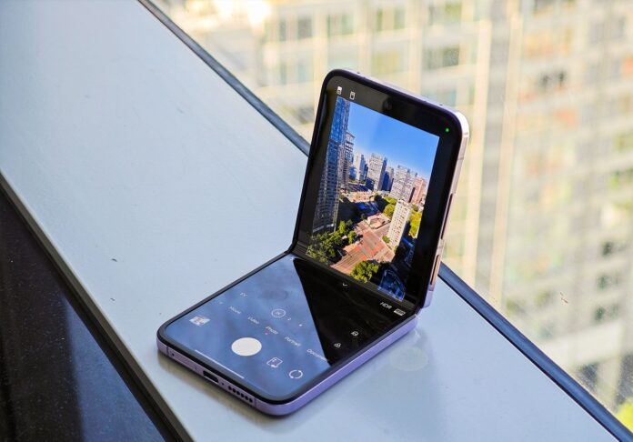 Xiaomi MIX Flip sở hữu cụm camera sau kép cùng độ phân giải 50MP mỗi camera (Ảnh: Internet)