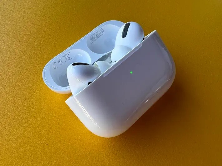 AirPods 2024 sẽ sở hữu cổng sạc USB-C thay cho lightning (Ảnh: Internet)