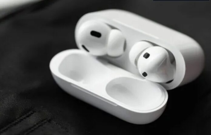 Tai nghe AirPods Pro thế hệ 2 trong hộp đựng (Ảnh: Internet)