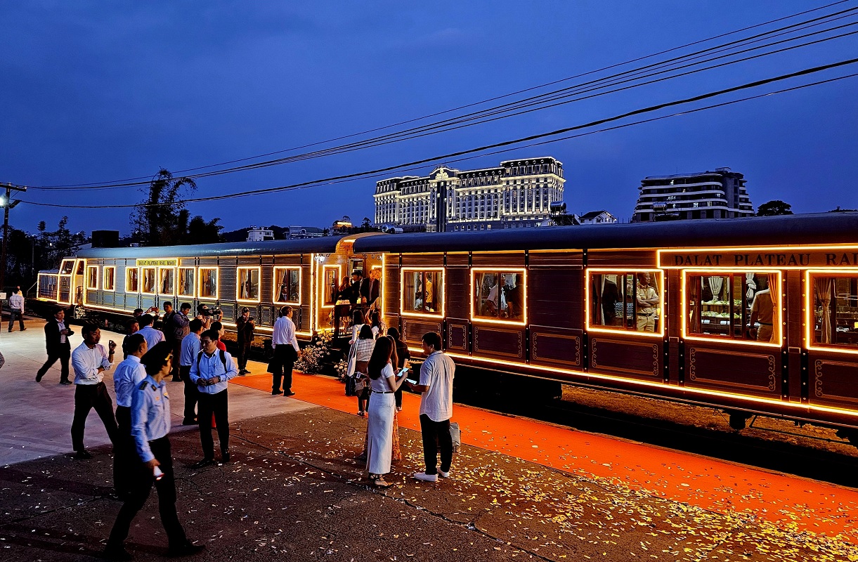 Tour du lịch tàu hỏa đêm Đà Lạt - Trại Mát (Ảnh: Internet)