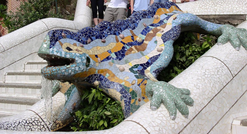 "Con kỳ nhông trong công viên Guell” ở Barcelona, ​​​​Tây Ban Nha. 1904 Bởi Antoni Gaudi"