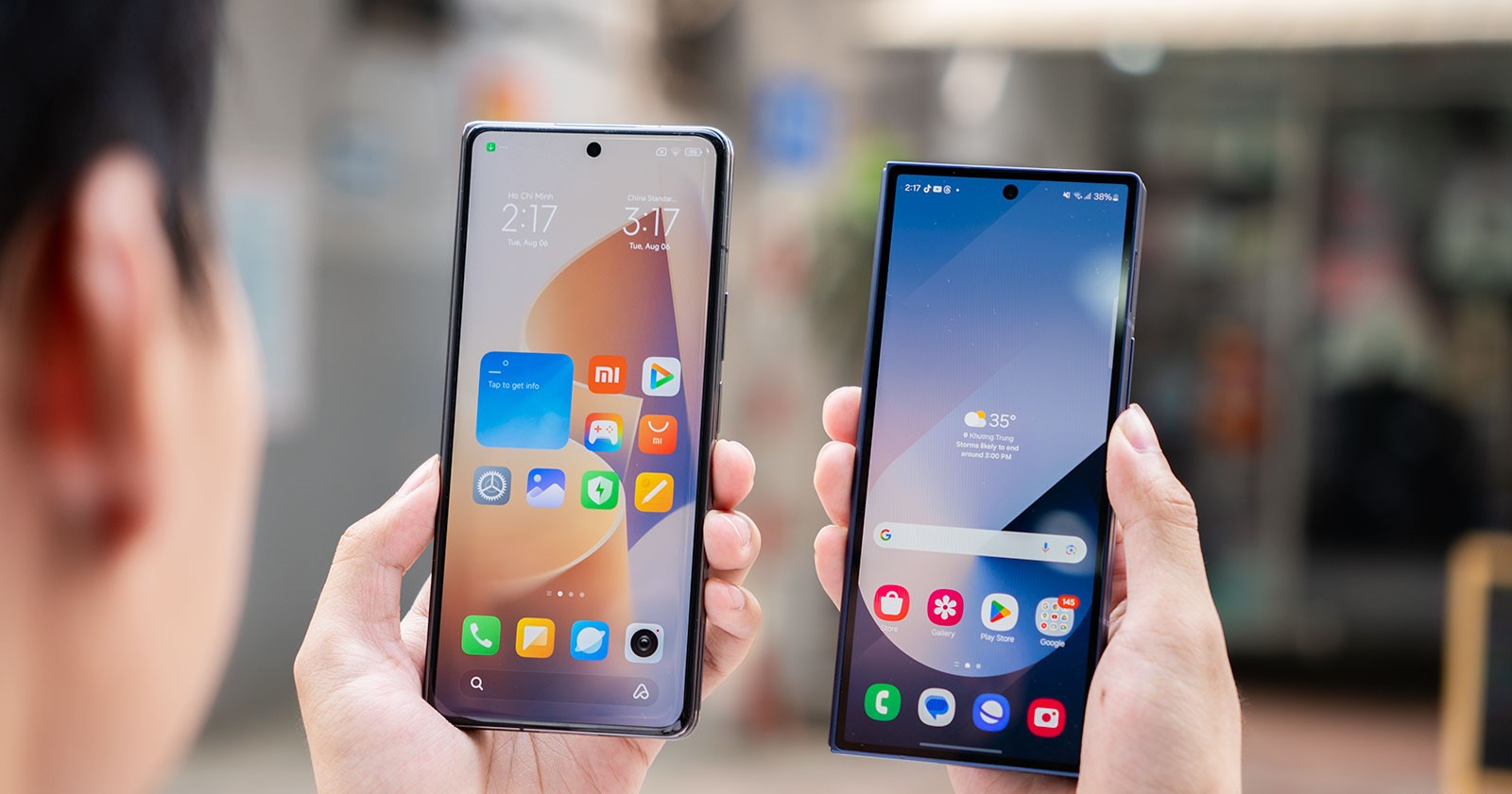 Màn hình phụ bên ngoài của Xiaomi MIX Fold 4, với kích thước 6.56 inch và tỷ lệ 21:9, mang đến trải nghiệm tương tự một chiếc smartphone truyền thống (Ảnh: Internet)