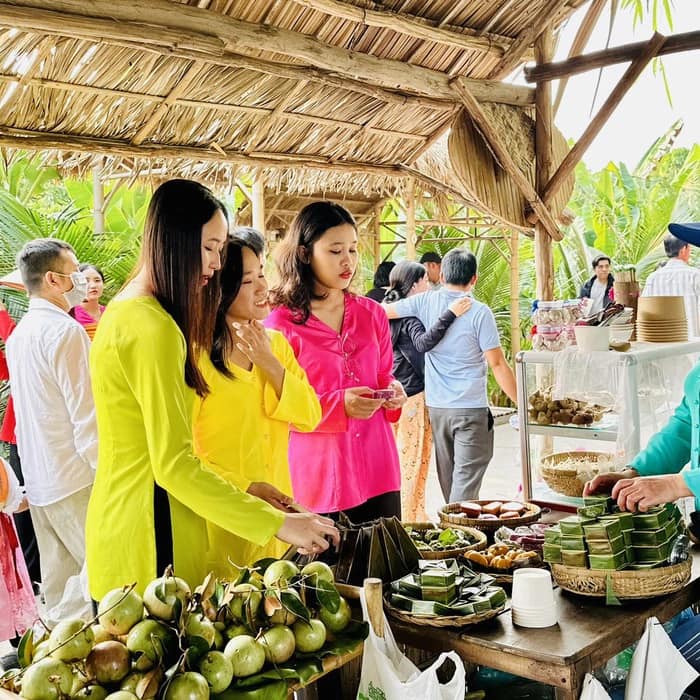 Thăm chợ quê (nguồn: The Mango Trail)