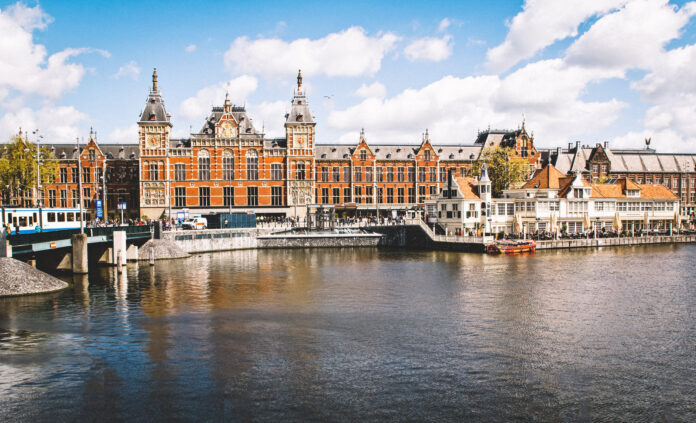 Ga trung tâm Amsterdam