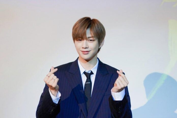 Kang Daniel vẫn còn giữ liên lạc với các thành viên (Ảnh: Internet)