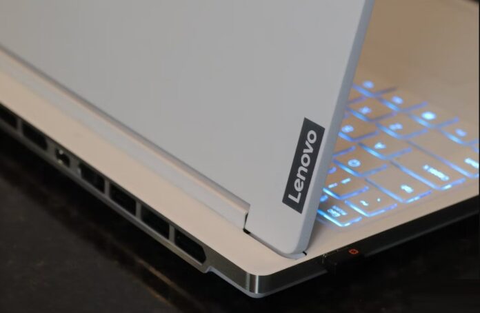 Nắp sau của laptop Lenovo Legion 7i với logo Lenovo (Ảnh: Internet)