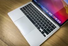 MacBook Air 2020 có cân nặng chỉ vỏn vẹn 1.29kg (Nguồn: Internet)