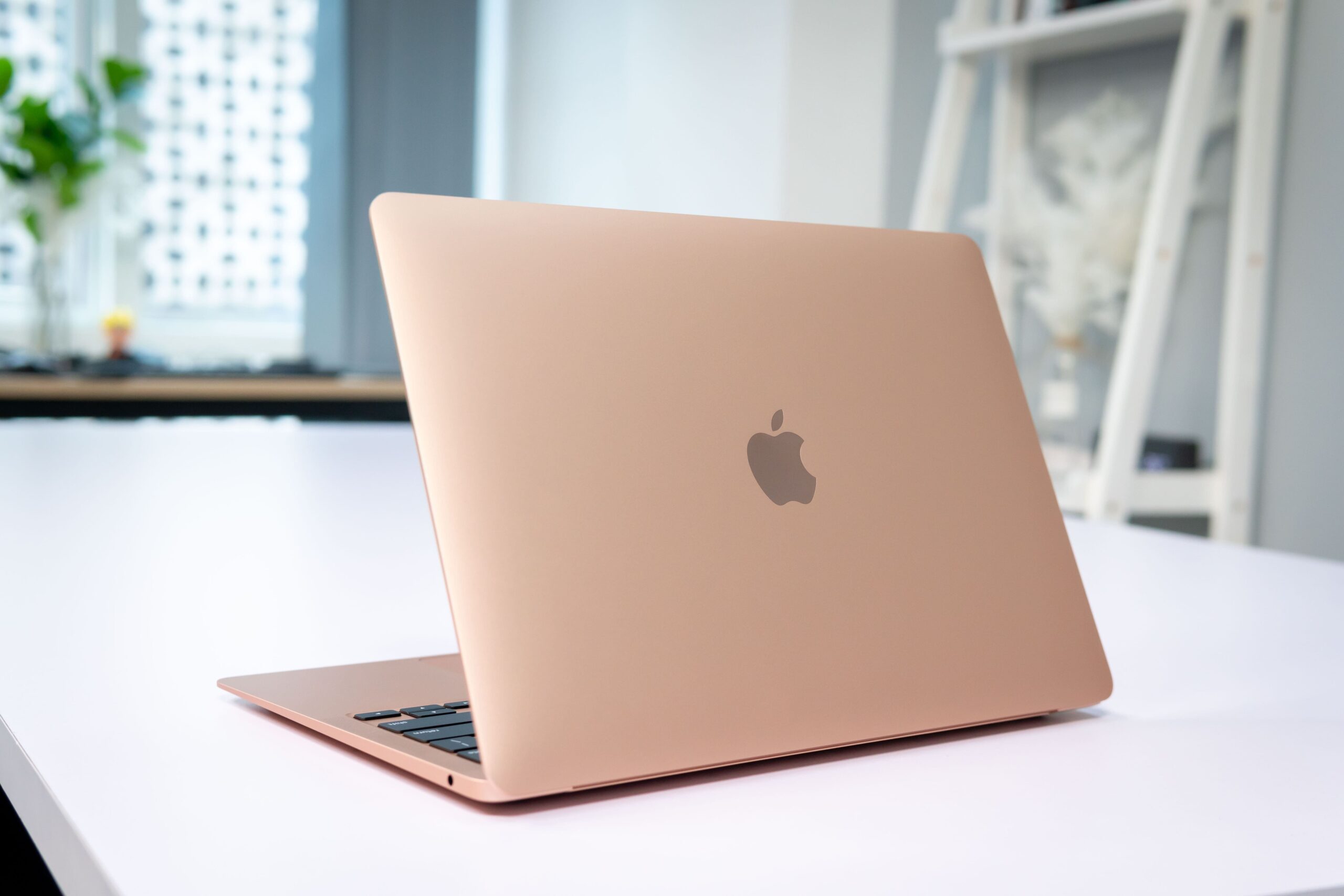 Macbook Air M1 hiện tại đang là phiên bản Macbook rẻ nhất (Nguồn: Internet)