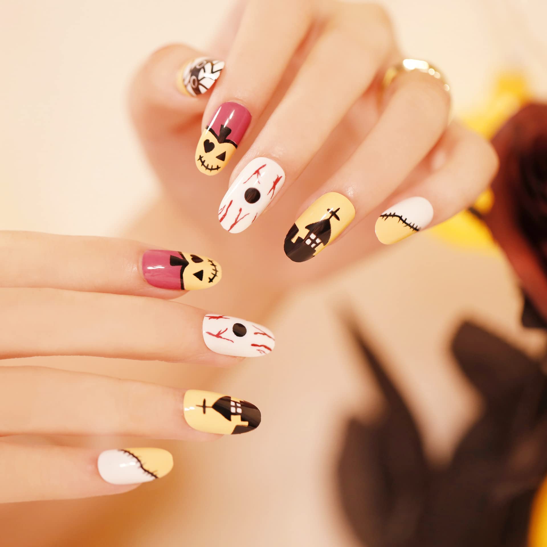 Những mẫu nail Halloween "ma mị"