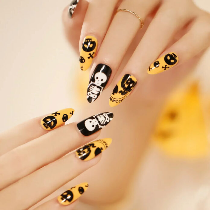 Những mẫu nail Halloween "ma mị"