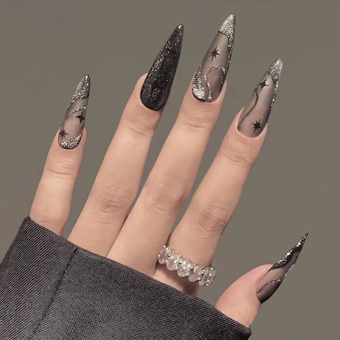 Những mẫu nail Halloween "ma mị"