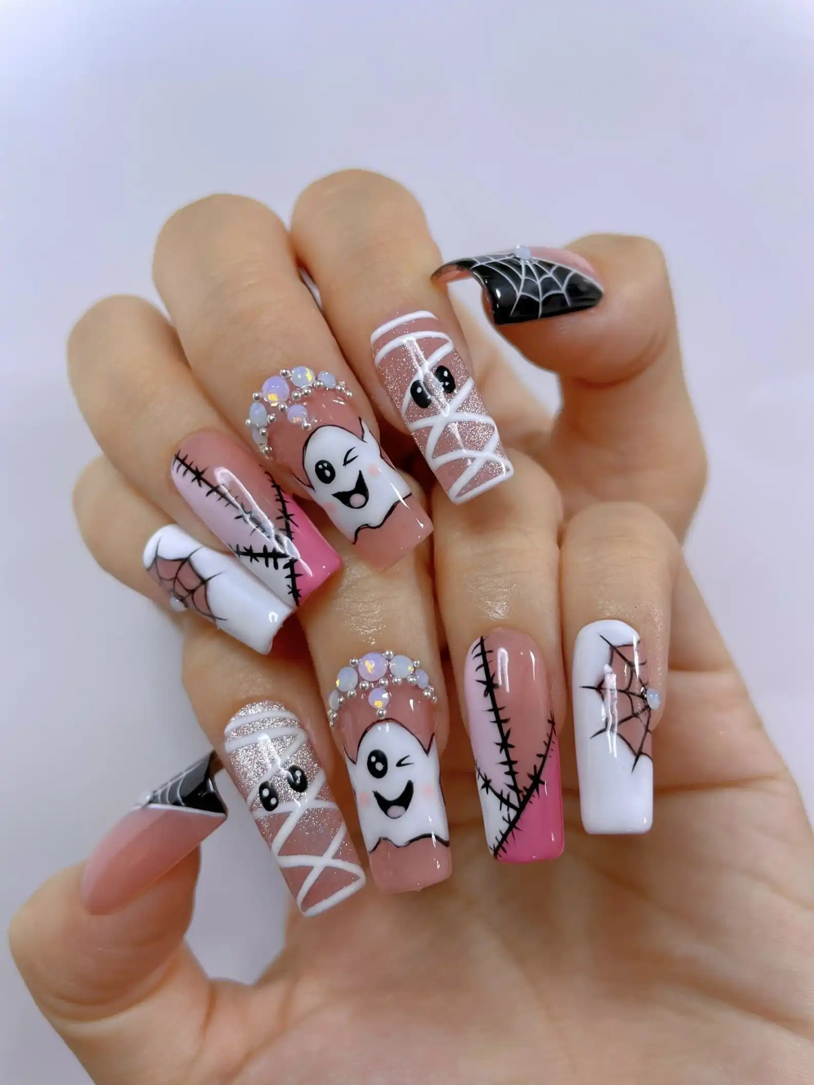 Những mẫu nail Halloween "ma mị"