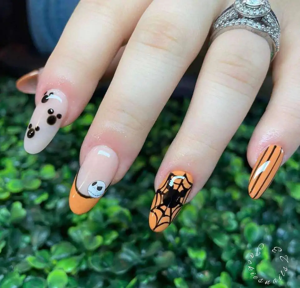 Những mẫu nail Halloween "ma mị"