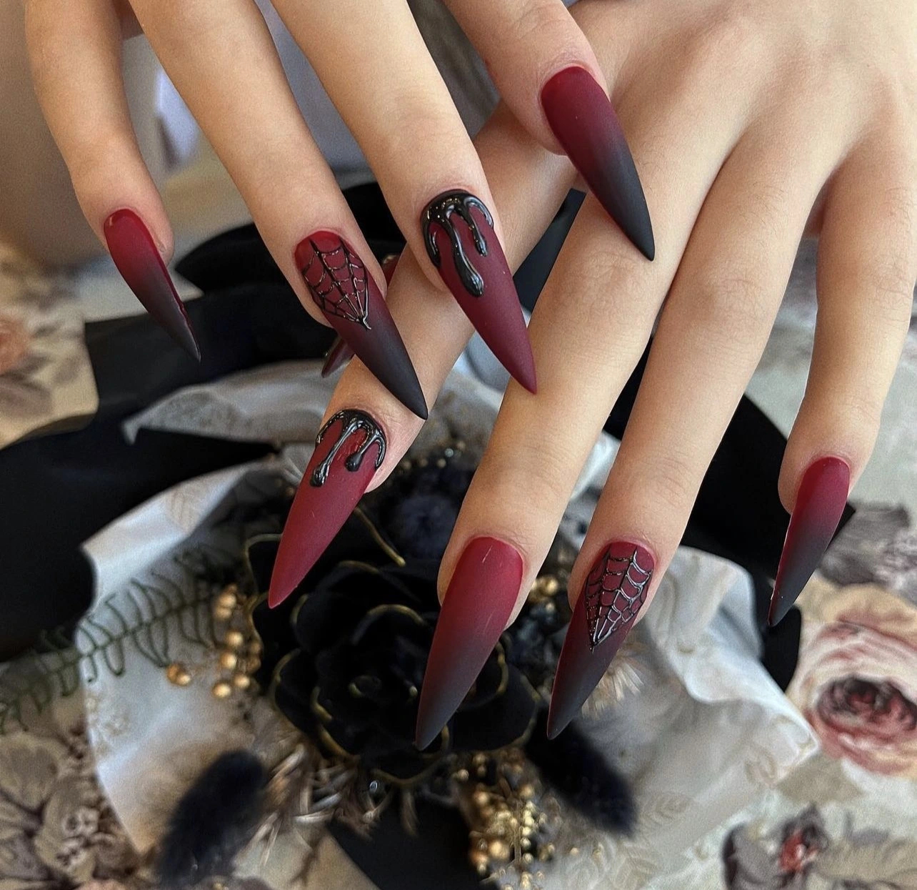 Những mẫu nail Halloween "ma mị"