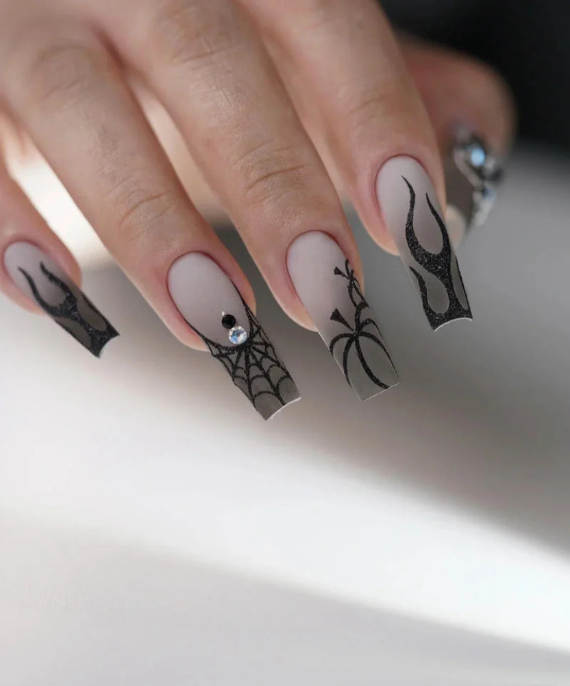 Những mẫu nail Halloween "ma mị"