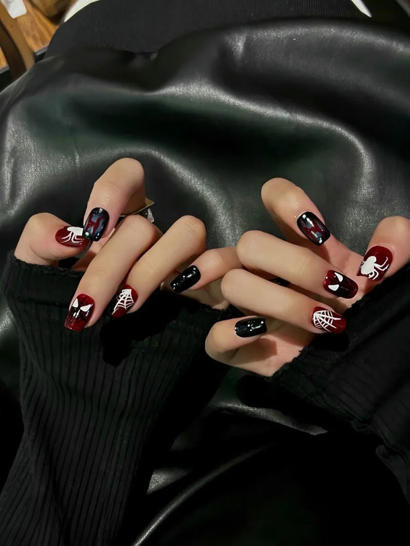 Những mẫu nail Halloween "ma mị"