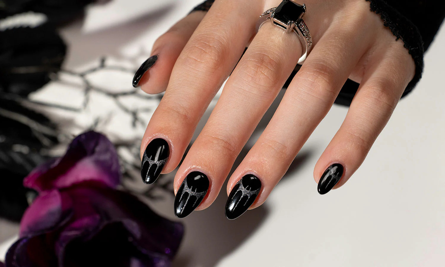 Những mẫu nail Halloween "ma mị"