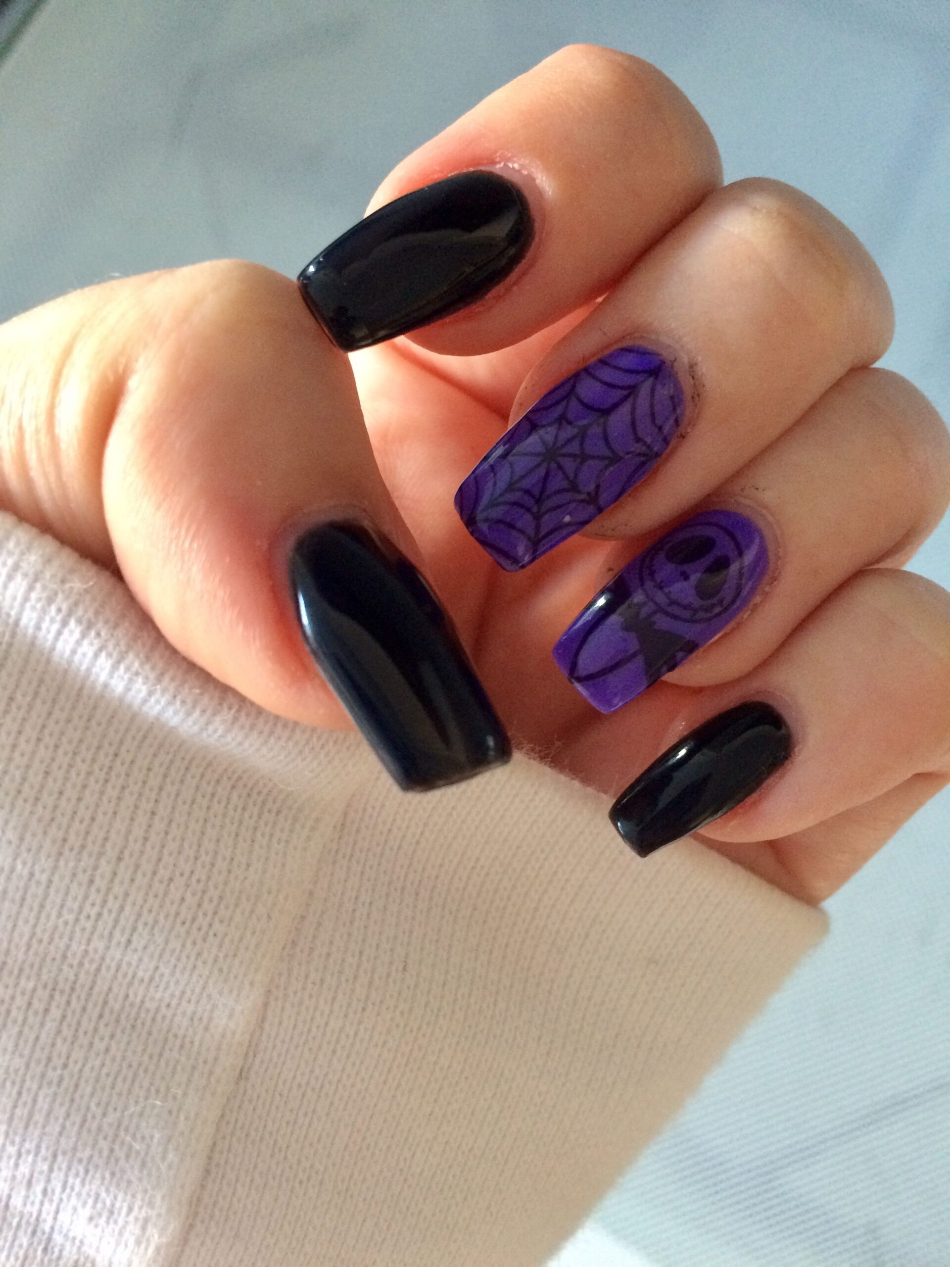 Những mẫu nail Halloween "ma mị"