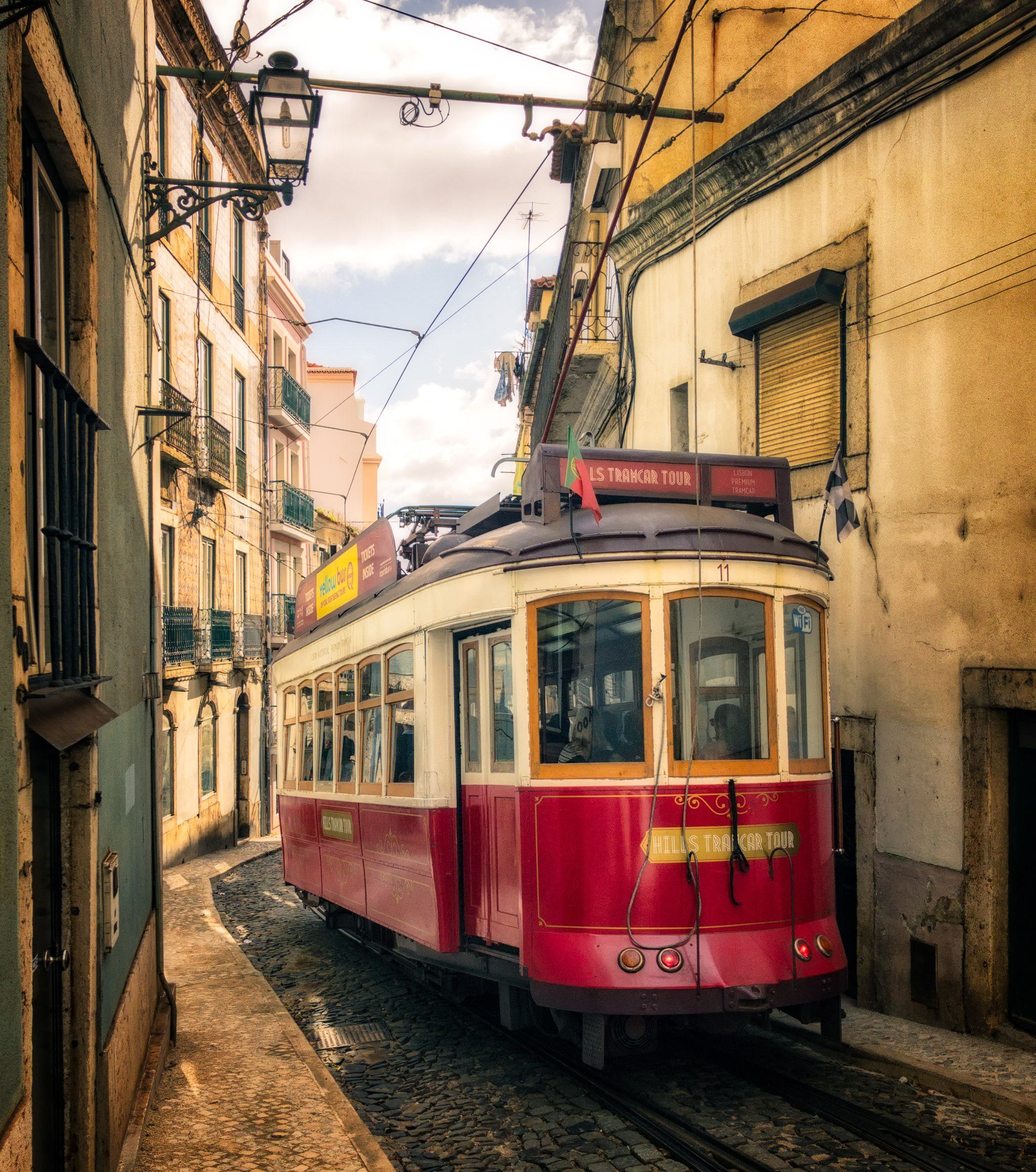 Alfama, khu phố cổ điển của Lisbon. (ảnh: internet)