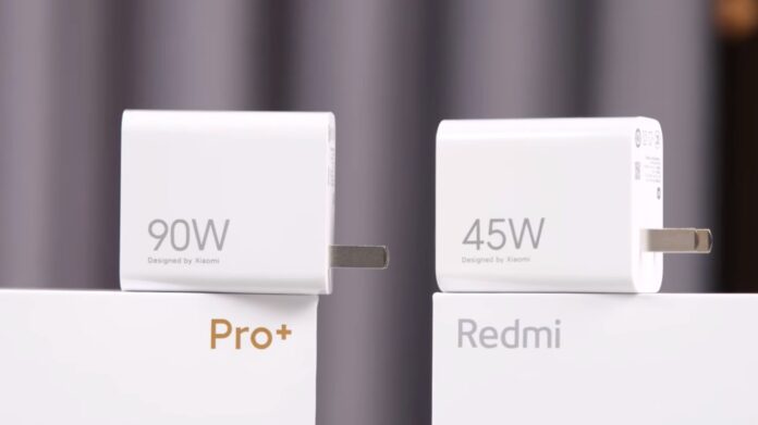 Redmi Note 14 Pro Plus được tặng kèm củ sạc 90W, trong khi Redmi Note 14 Pro chỉ có 45W (Ảnh: Internet)