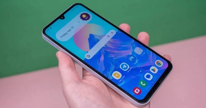 Galaxy A16 với thiết kế khá giống với Galaxy A15, nhưng có thêm màu xanh ngọc mới (Nguồn: Internet)