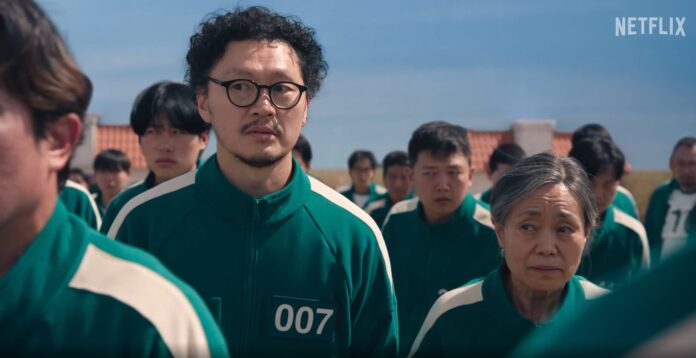 Yang Dong-geun (bên trái) và Kang Ae-shim (bên phải) vào vai mẹ và con trai trong "Squid Game" phần 2. (Ảnh: Netflix)