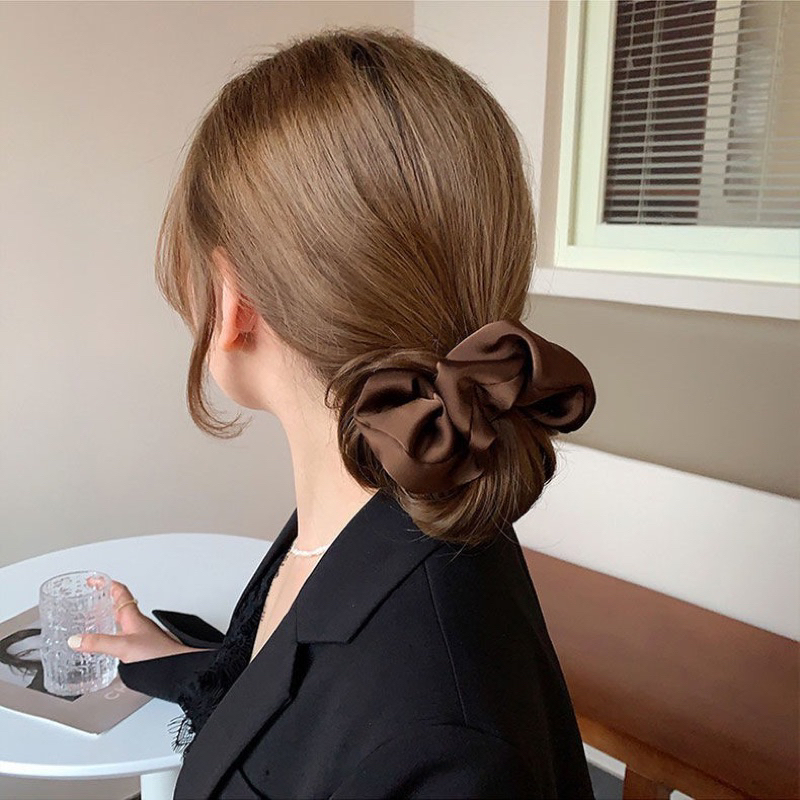 Một vài kiểu tóc sử dụng Scrunchies