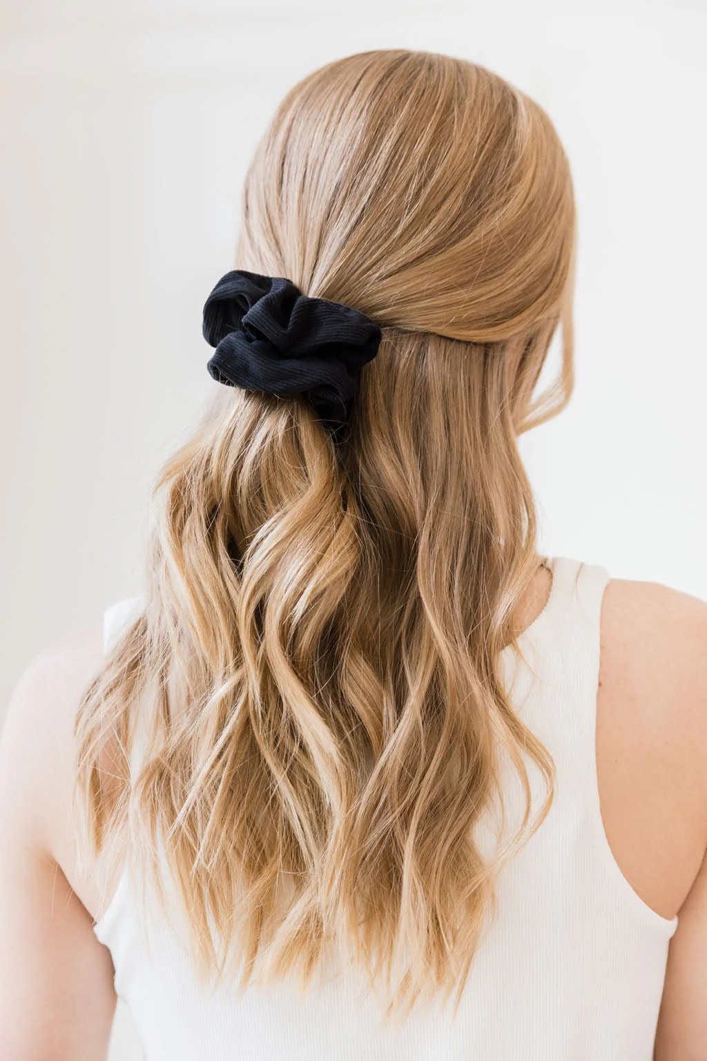 Một vài kiểu tóc sử dụng Scrunchies