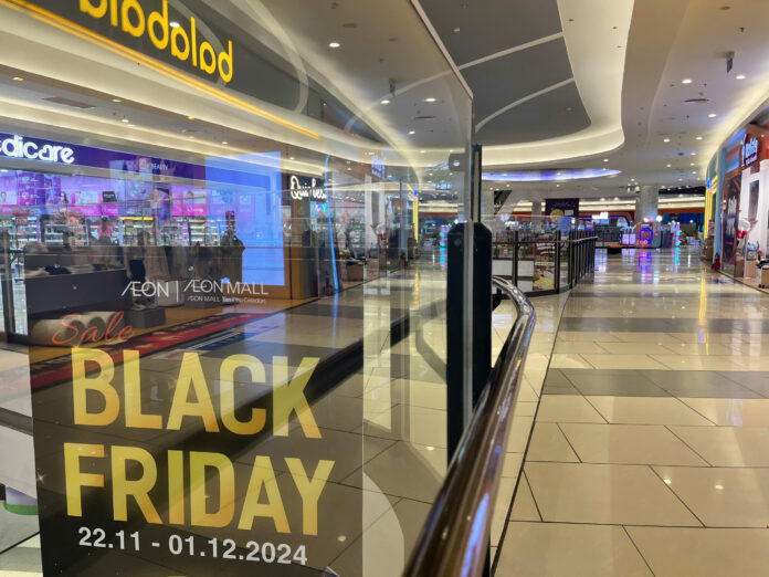 Black Friday nhưng siêu thị khá vắng khách