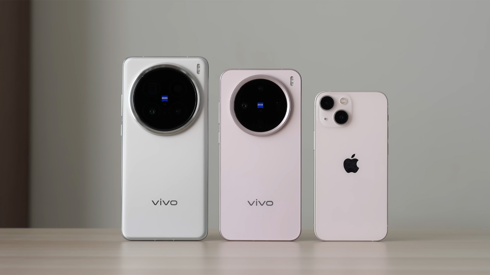 Vivo X200 Series so sánh với iPhone 13 Mini (Nguồn: Internet)