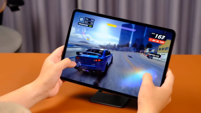 Chơi game trên Xiaomi Pad 6S Pro (Ảnh: Internet)