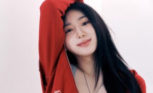 Lee Chaeyeon đáp trả chỉ trích vì ủng hộ luận tội Tổng thống