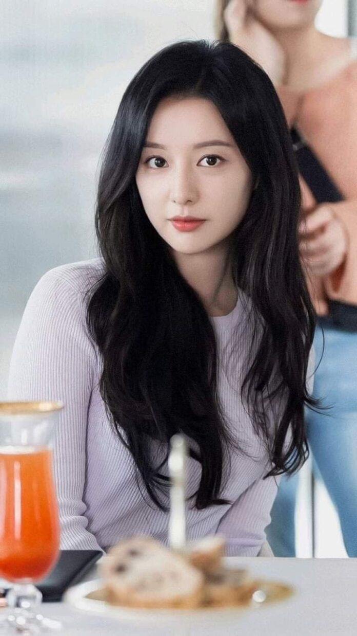 4 bí quyết dưỡng da trắng sáng, mịn màng như diễn viên Kim Ji Won Bổ sung tinh chất cô đặc ampoule (Nguồn: Internet)