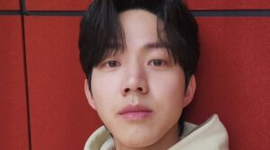 Dowoon DAY6 bị yêu cầu rời nhóm vì mặc quân phục tùy tiện giữa bối cảnh biểu tình tại Hàn Quốc