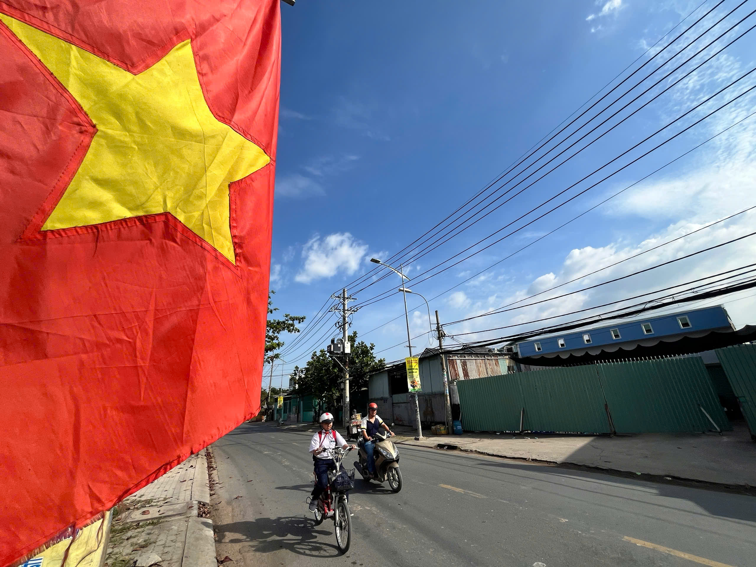 Người dân địa phương nâng cao ý thức an toàn giao thông