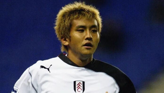 Junichi Inamoto khoác áo cho Fulham sau chiến tích tại giải đấu trên sân nhà. Ảnh: Internet.