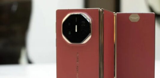 Điện thoại gập 3 màn hình HUAWEI Mate XT (Ảnh: Internet)