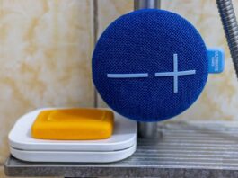 Sử dụng loa Ultimate Ears Miniroll trong phòng tắm (Ảnh: Internet)