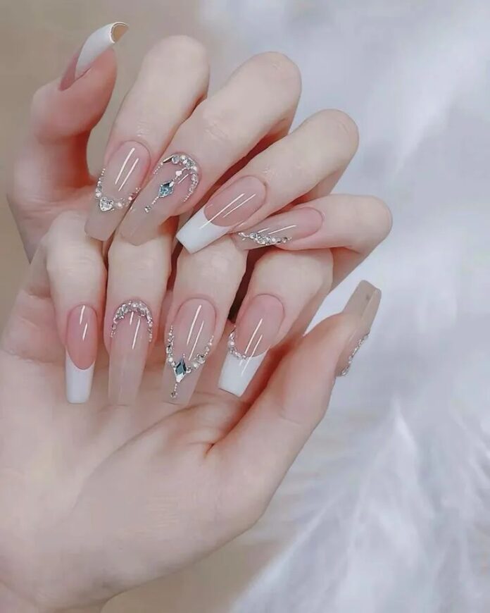 Mẫu nail 2025 đẹp rực rỡ đầy may mắn