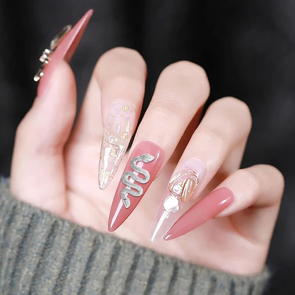 Mẫu nail 2025 đẹp hình rắn, đu trend Ất Tỵ (Ảnh: Internet)