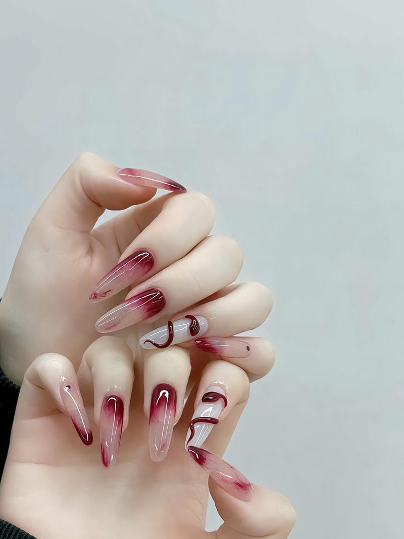 Mẫu nail 2025 đẹp hình rắn, đu trend Ất Tỵ (Ảnh: Internet)