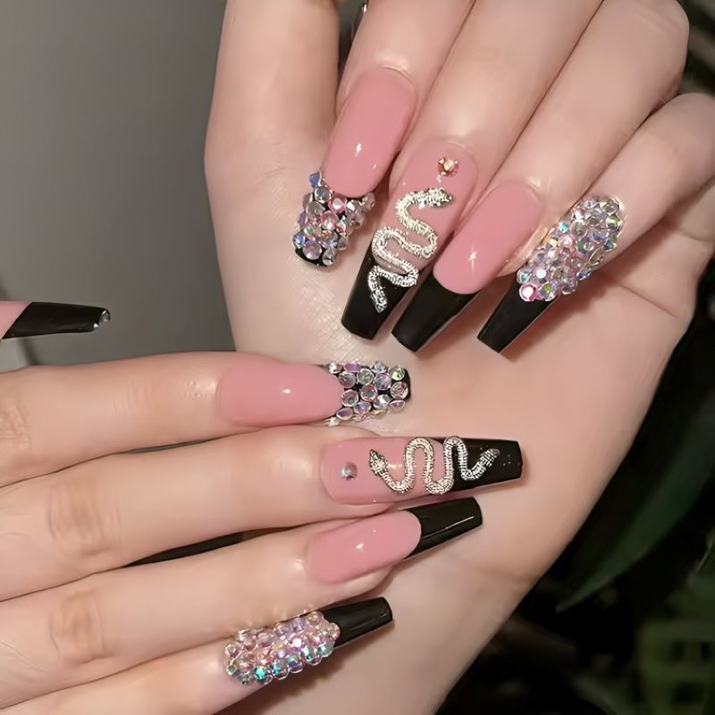 Mẫu nail 2025 đẹp hình rắn, đu trend Ất Tỵ (Ảnh: Internet)