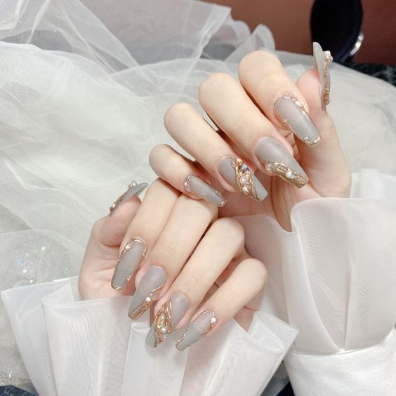 Mẫu nail 2025 đẹp rực rỡ đầy may mắn