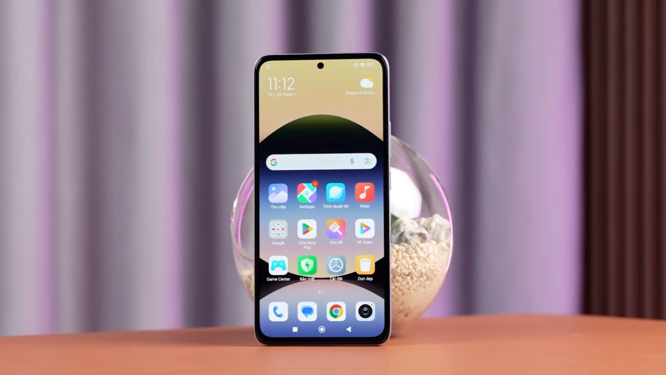 Redmi Note 14 4G với kiểu thiết kế màn hình đục lỗ khá ấn tượng (Ảnh: Internet)