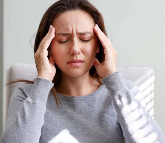 5 dấu hiệu cảnh báo đột quỵ ở người trẻ mà bạn cần chú ý Đau đầu đột quỵ