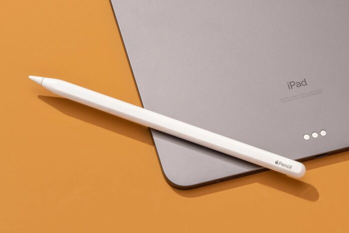 Apple Pencil hoạt động mượt mà trên iPad và không hề có độ trễ (Ảnh: Internet) Apple Pencil hoạt động mượt mà trên iPad và không hề có độ trễ (Ảnh: Internet)